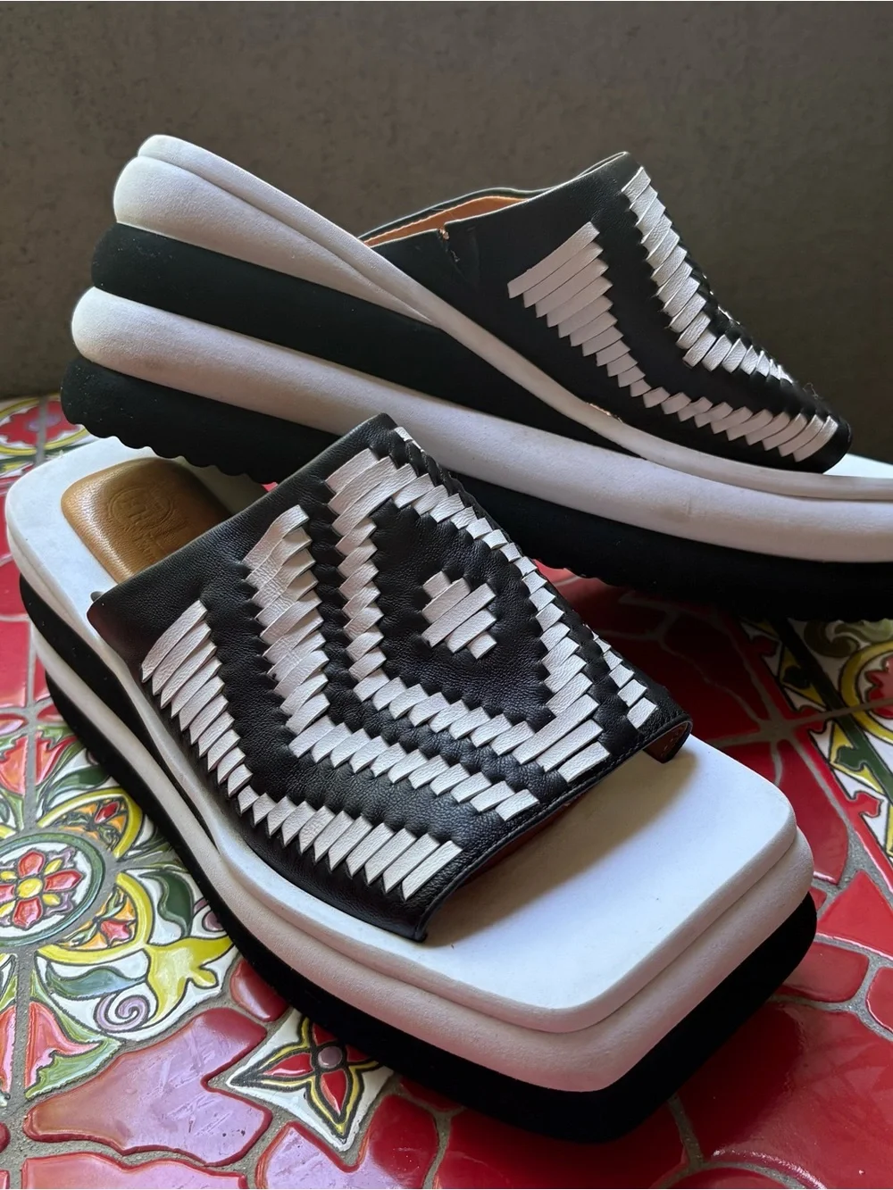 L'Amour des Pieds Eviana Black & White Platform Slide
